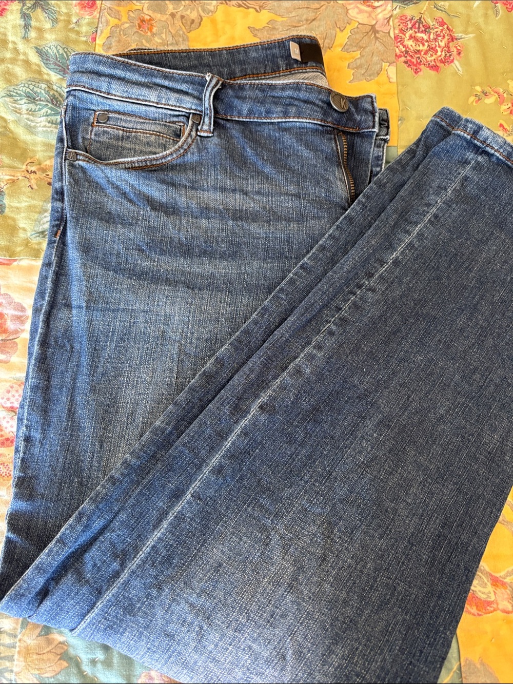 Kut from the Kloth Women's Boyfriend Jeans in Medium Blue Wash